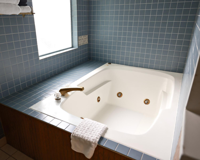 Bathroom 4, RiverTree Inn, Asotin