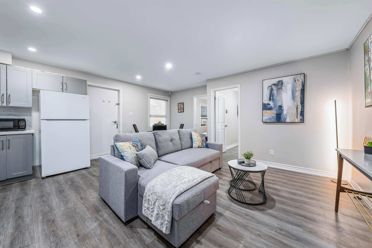 Interior 3, Prime Suite Near Trinity Bellwoods & Little Italy, Toronto