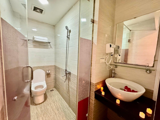 Bathroom 4, Bao Anh Hotel, Long Biên
