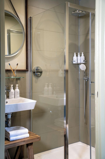 Bathroom 3, Royal Oak at Keswick, Cumbria