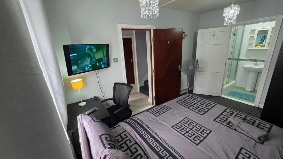Room 2, Fenia Estate, London