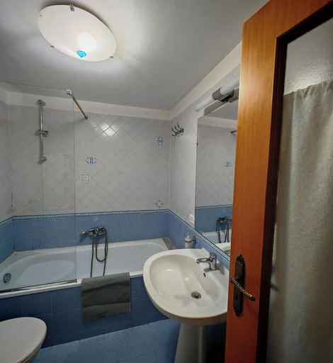 Bathroom 5, The Second Floor, Napoli