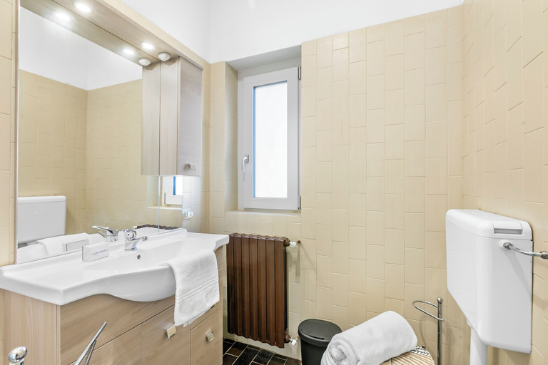 Bathroom 3, Lago Azzurro Villa: Infinity Lake View, Verbano-Cusio-Ossola