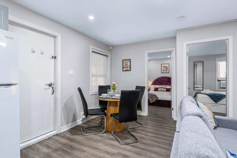 Interior 5, Prime Suite Near Trinity Bellwoods & Little Italy, Toronto