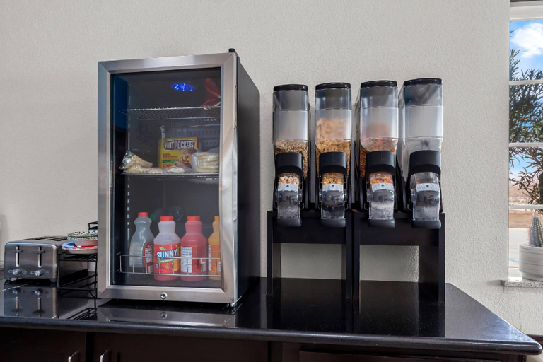 Food & Drinks 5, Rodeway Inn, Frio