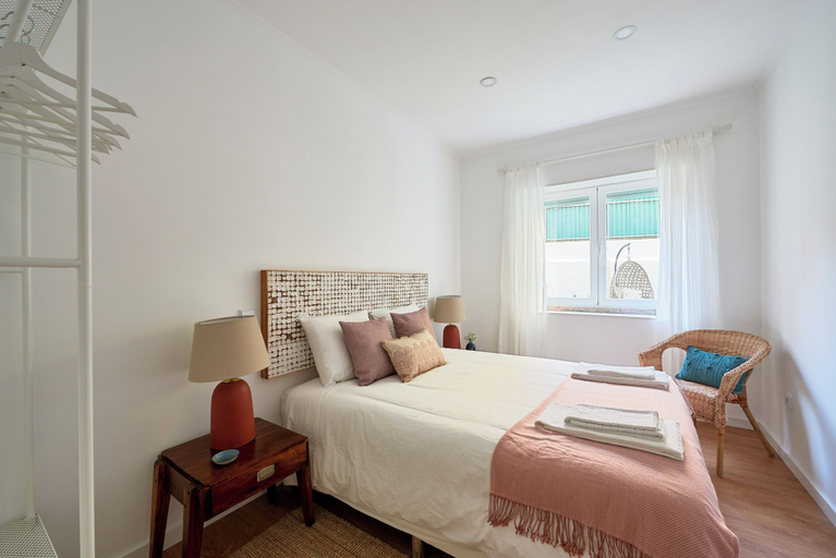 Room 2, Belem Light Filled Apt With Patio, By Timecooler, Lisbon