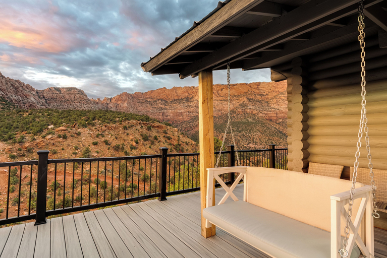 Property grounds, Elevation40Zion, Washington