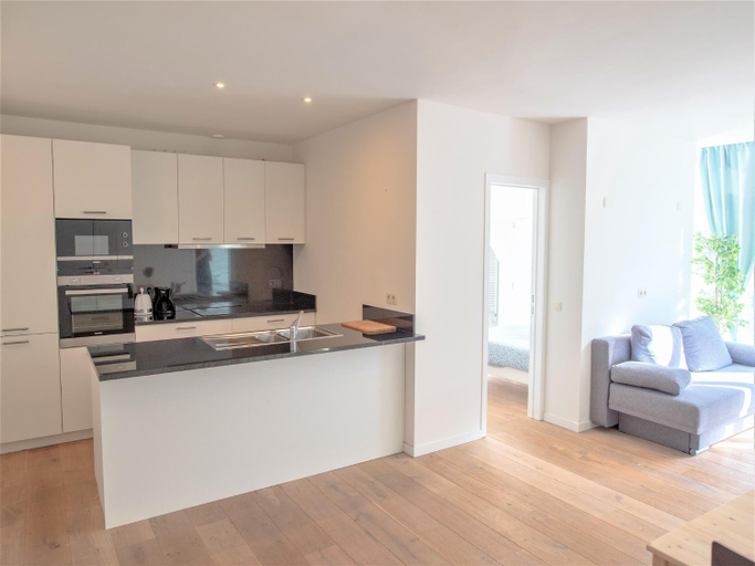 Kitchen 2, 12-Guest Apartment on the Main Square, Antwerpen
