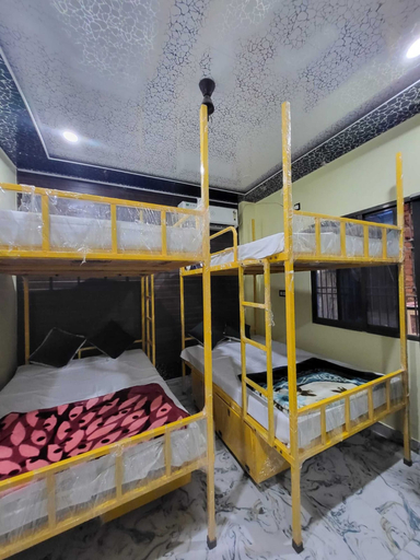 Room 3, Downtown PG And Restaurant, Varanasi