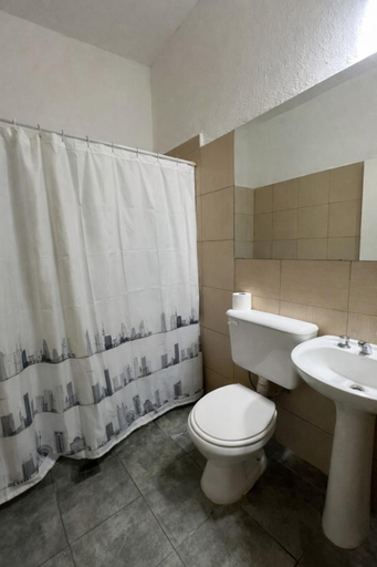 Bathroom, Casa Esquina - Centro San Rafael, San Rafael