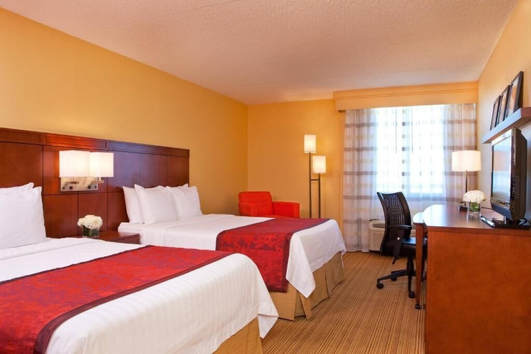 Bedroom 2, Hotel Pentagon South, Alexandria