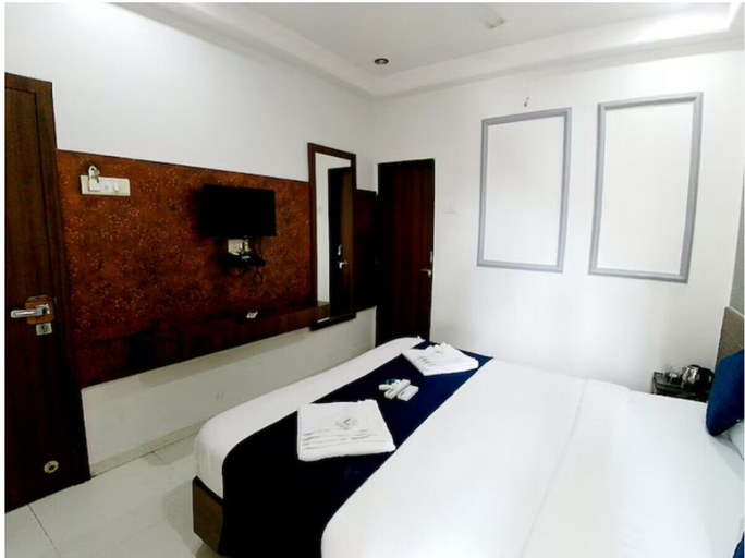 Room 5, Hotel Kiara Govind Park, Ahmadnagar