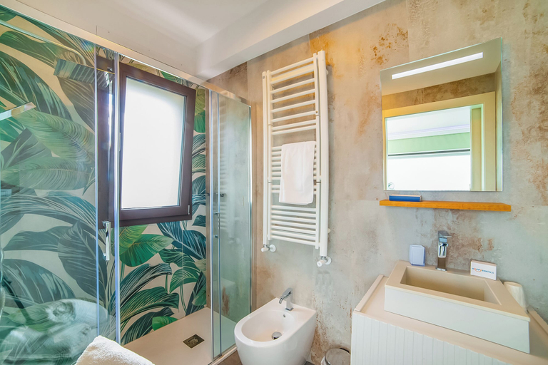 Bathroom 2, 7br Luxury Villa - Pool, Garden & Parking, Lecce