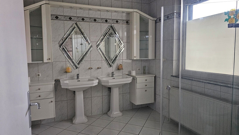 Bathroom 4, Pension Highway Löhne, Herford