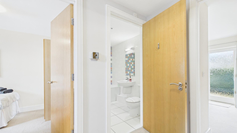 Bathroom 4, The Beachhouse - 2 Bed Townhouse - Saundersfoot, Pembrokeshire