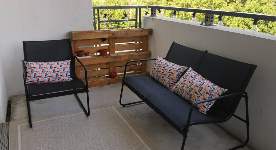 4, Annecy L'Elegance : grande chambre/stationnement, Haute-Savoie