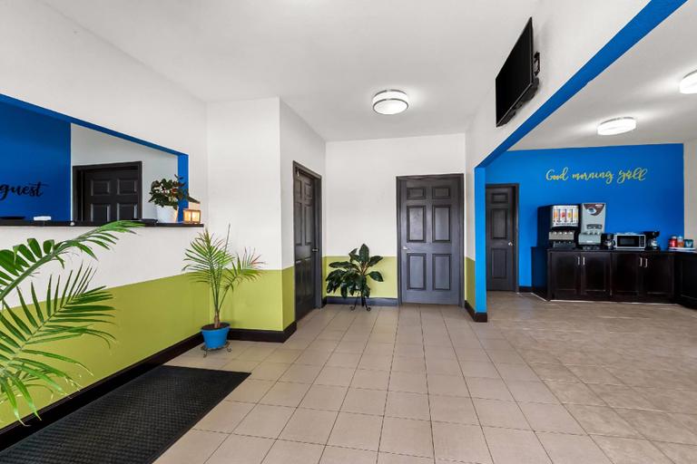 Public Area 2, Rodeway Inn, Frio