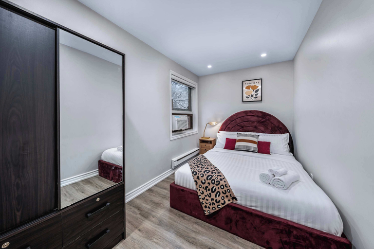 Interior 2, Prime Suite Near Trinity Bellwoods & Little Italy, Toronto