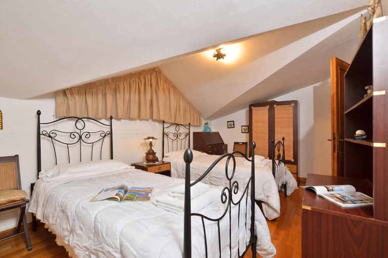 Room 3, Villa Cerbaie, Florence