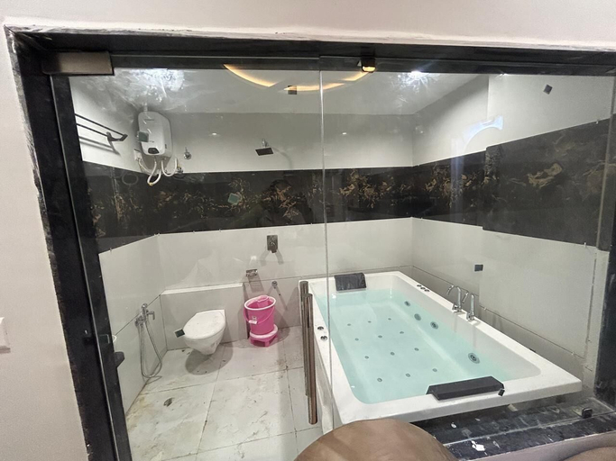 Bathroom 4, Hotel Prime Elite, Ahmadabad