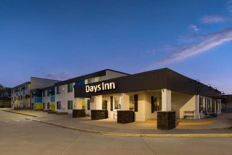 Exterior & Views 2, Days Inn by Wyndham Pierre, Hughes