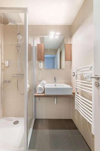 Bathroom 3, ibis Styles Lyon Sud Brignais, Rhône