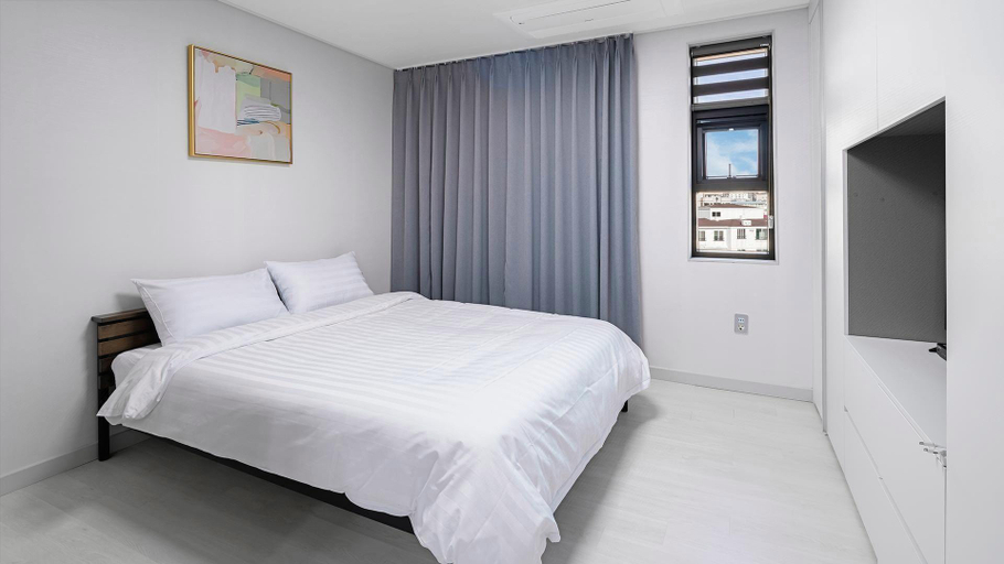 Bedroom 2, Seomoon Residence Hotel, Jeju