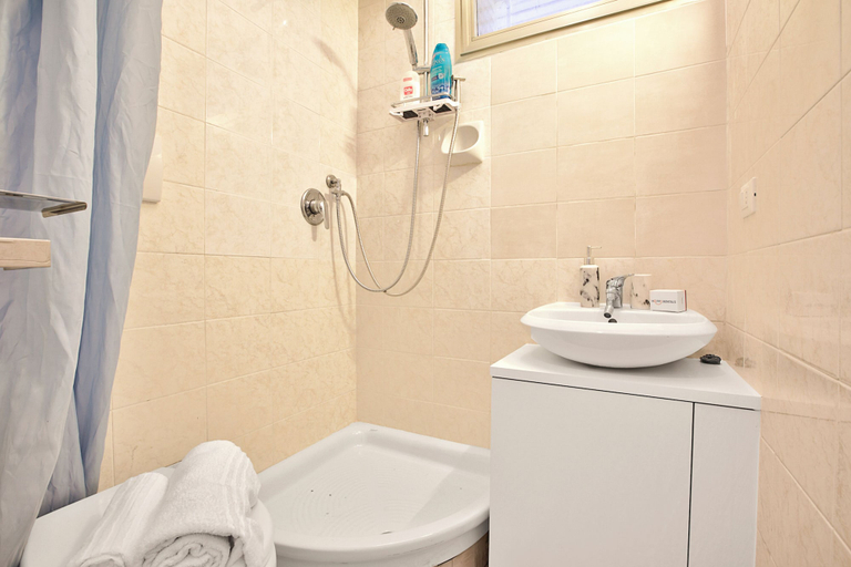 Bathroom 5, Jolie Sur La Mer - Petit Studio With Shared Pool, Imperia