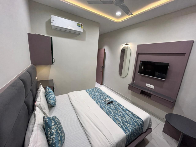Room 5, Hotel Prime Elite, Ahmadabad