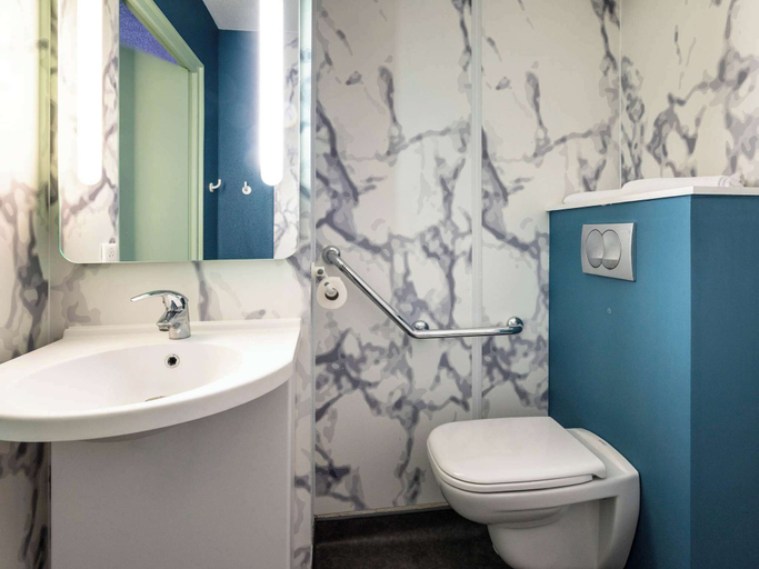 Bathroom 5, Ibis budget Saint-Étienne stade, Loire