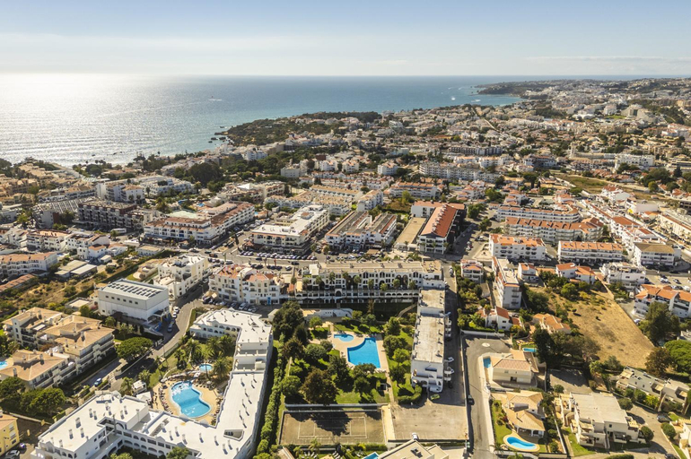 2, Casa Alonso 2 Bedroom Apartment with Pool, Albufeira