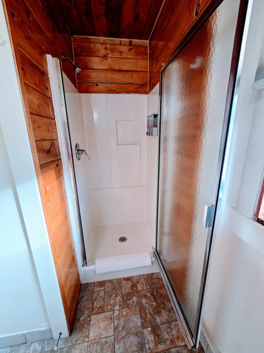 Others 3, Alpine Lodge, Carbon