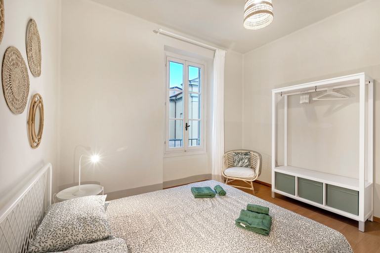 Room 3, Casa Enza: Desenzano Apartment w/ Private Parking & AC, Brescia