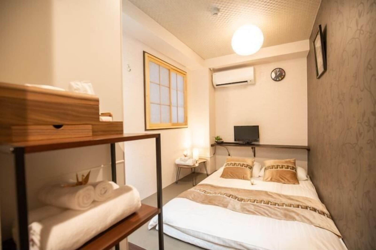 Room 4, Sun Flower Hotel, Osaka