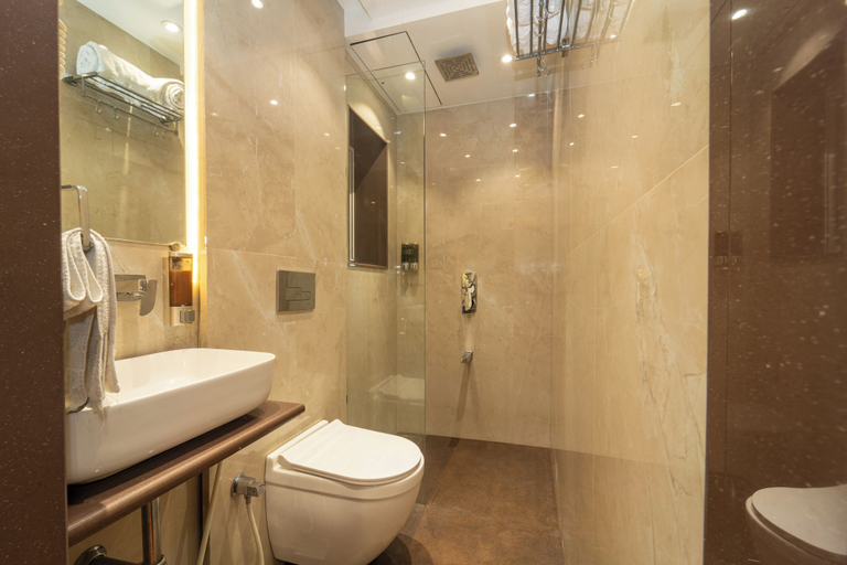 Bathroom 4, Hotel Kalpana Palace, Mumbai City