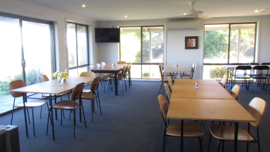 Food & Drinks 4, 61 OCEAN ROAD MOTEL, Colac-Otway - South