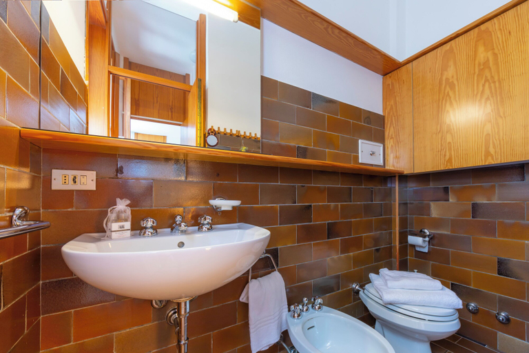 Others 2, Sunset in Ranco: Lakeview Townhouse With Private Garden, Varese