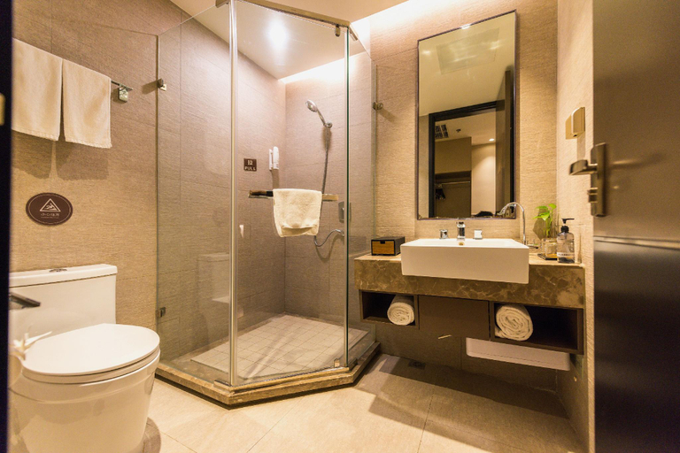 Bathroom 3, Home Inn Plus Dalian Development Zone Wanda Plaza Jinma Road, Dalian