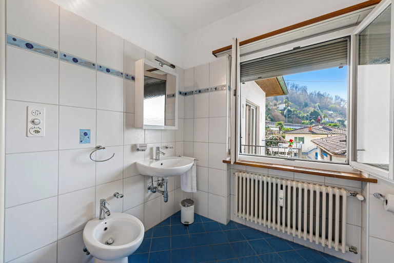 Bathroom 3, Garden on the lake 2, Locarno