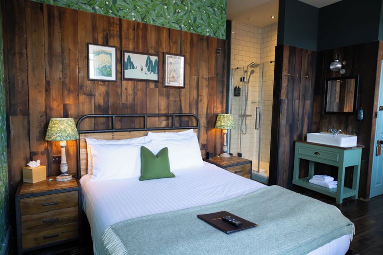 Bedroom 2, The Hind's Head, West Berkshire