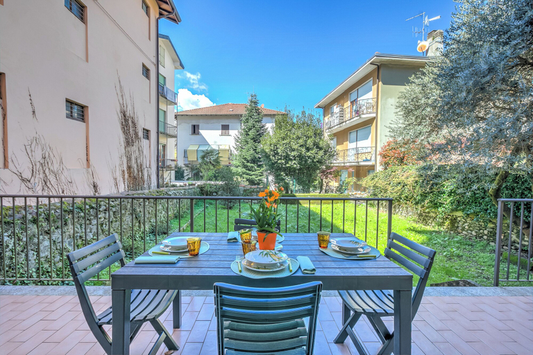 Outdoor dining 2, Leonardo House Garden in Stresa Center, Verbano-Cusio-Ossola