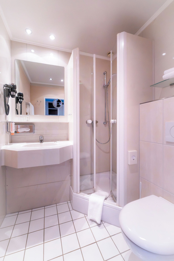 Bathroom 4, AKZENT Hotel Berlin, Uelzen