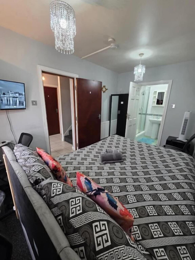 Room 5, Fenia Estate, London