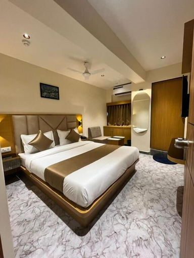 Room 3, Hotel BelleView, Ahmadabad