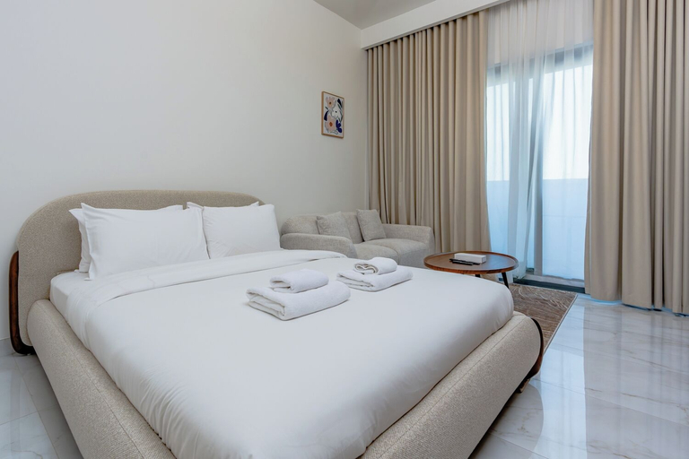 Room 5, Modern Studio with Premium Amenities, Dubai