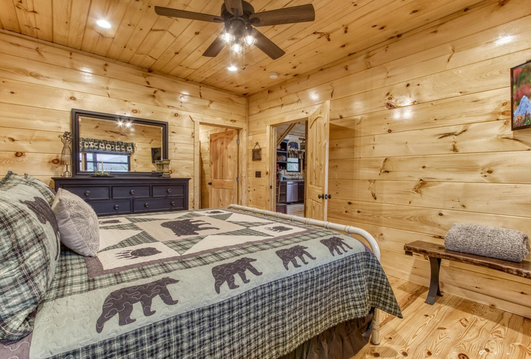 Bedroom 2, Bear Bottom View, Sevier