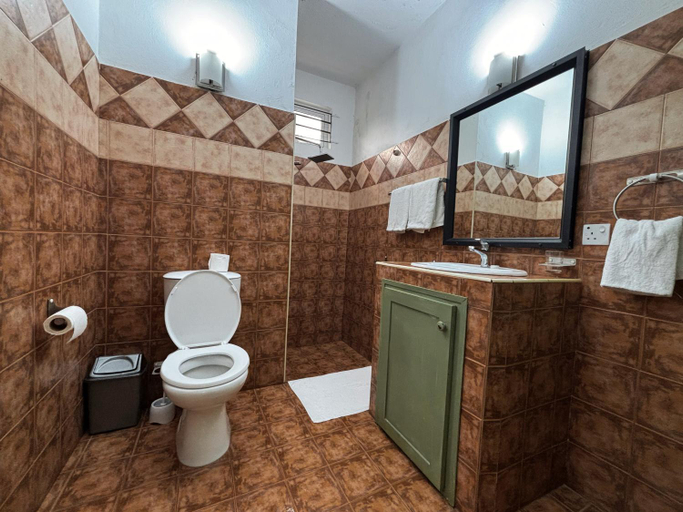 Bathroom 2, Tam Studio, Black River