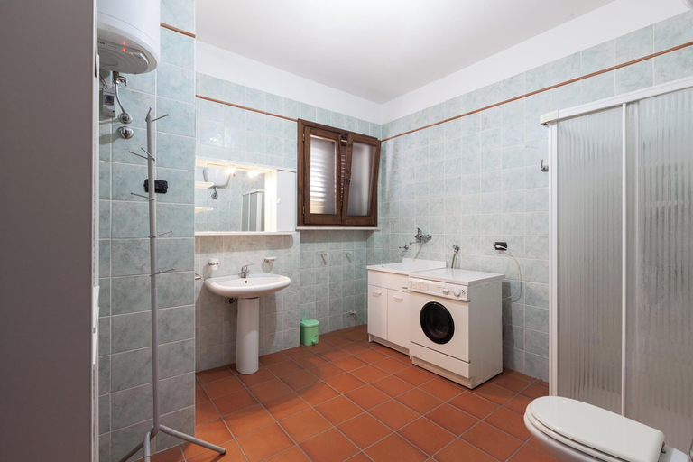 Bathroom 2, Villa Menhir with pool garden and tennis, Lecce