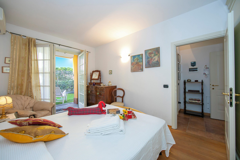Others 4, Casa Emma with Pool, Brescia