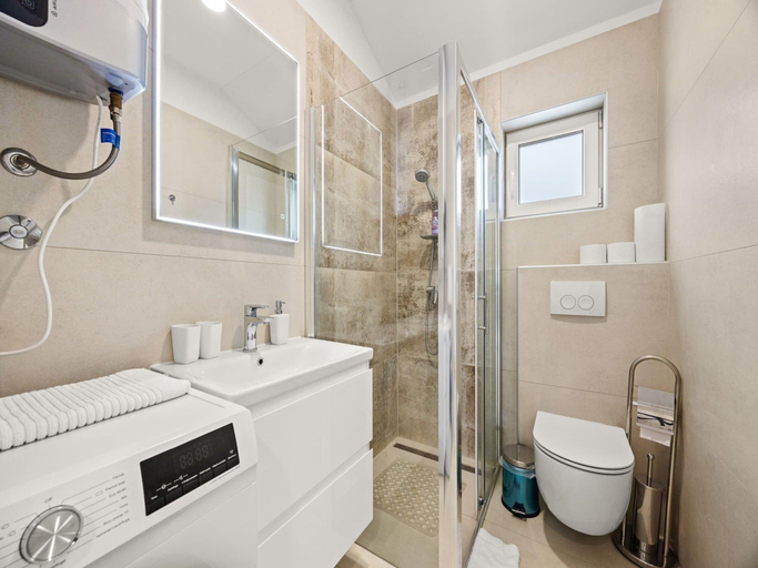 3, Enchanting Summer Apartment With Sea View, Cres